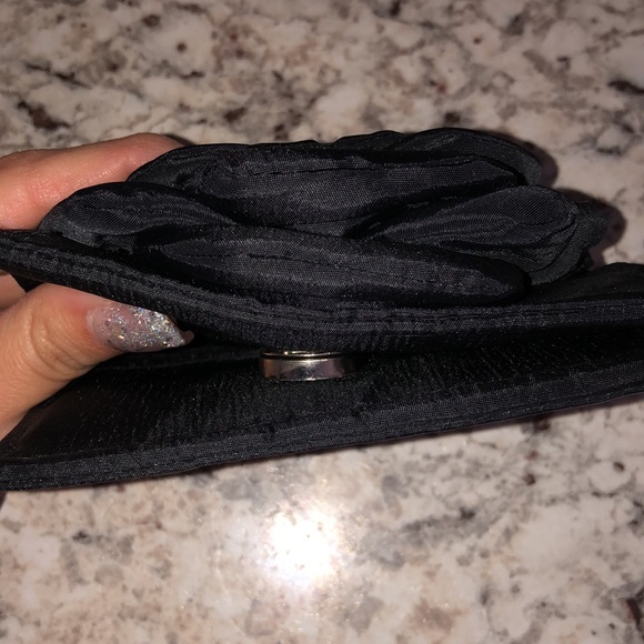 Black Rose Bifold Wallet - Picture 3 of 4